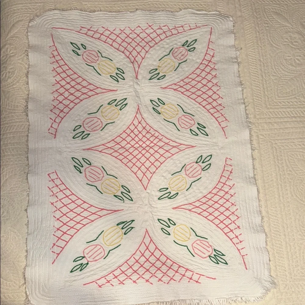 Chenille Floral Pattern Bath Mat - Pink and White vintage